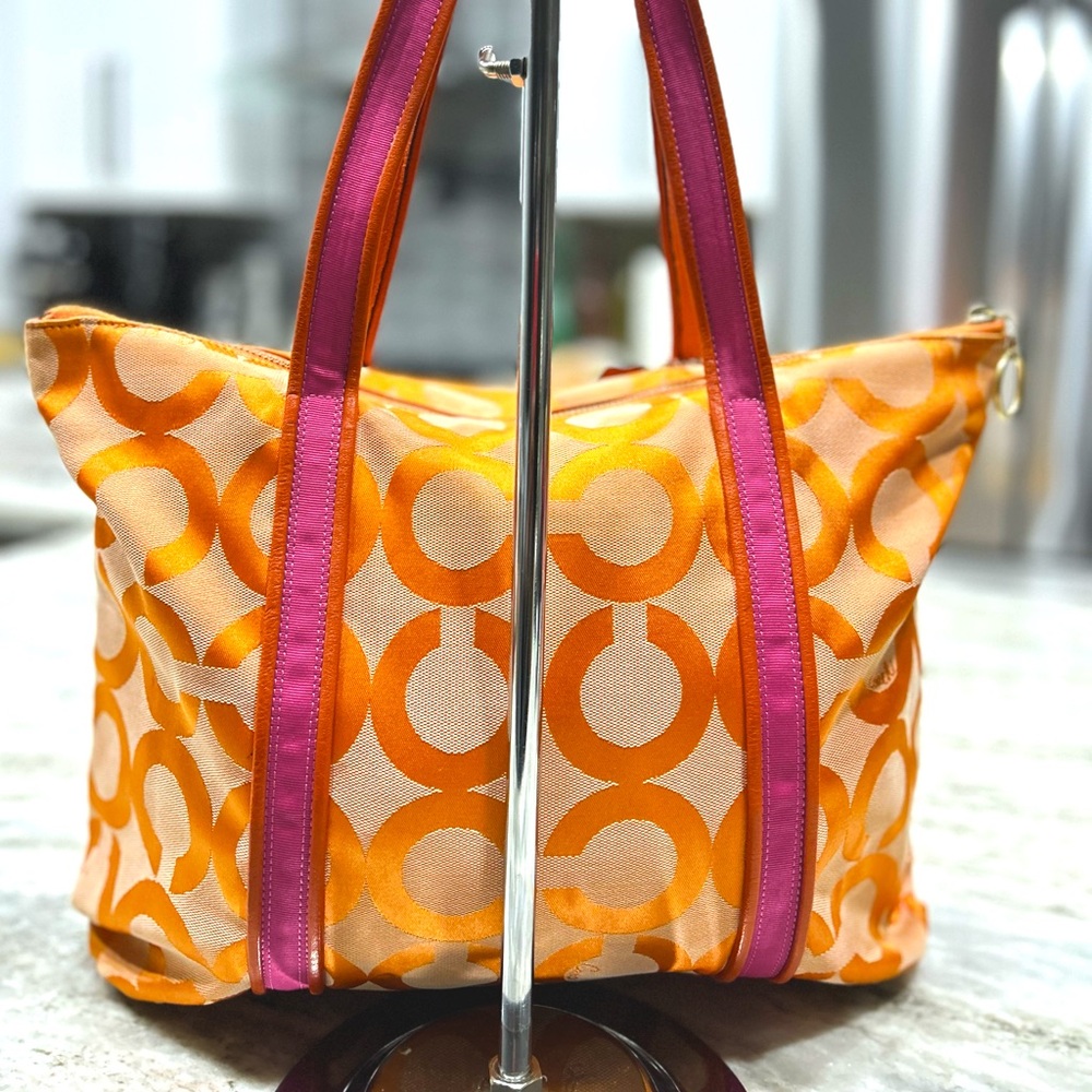 Coach Authentic Poppy Op Art Signature Jacquard Lined Shoulder/Tote Bag - Picture 3 of 12